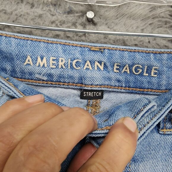 American Eagle Outfitters Jeans Womens 4 Light Wash Stretch Mid Rise Mom - Picture 4 of 13